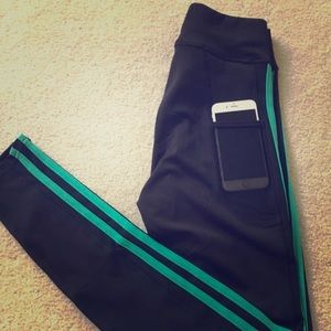 Pop fit leggings with pocket. Size small